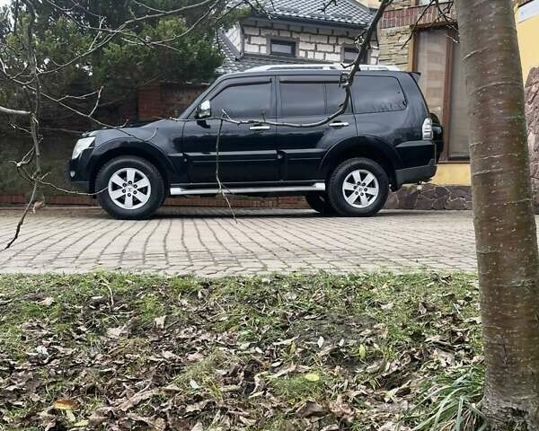 Чорний Міцубісі Паджеро, об'ємом двигуна 3 л та пробігом 260 тис. км за 10800 $, фото 31 на Automoto.ua
