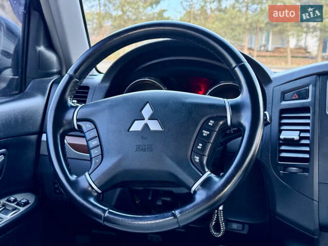 Черный Мицубиси Паджеро, объемом двигателя 3 л и пробегом 275 тыс. км за 9050 $, фото 35 на Automoto.ua