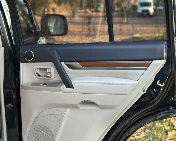 Мицубиси Паджеро 2007 в Киеве на Automoto.ua Черный Мицубиси Паджеро, объемом двигателя 3.8 л и пробегом 216 тыс. км за 9300 $, фото 31 на Automoto.ua