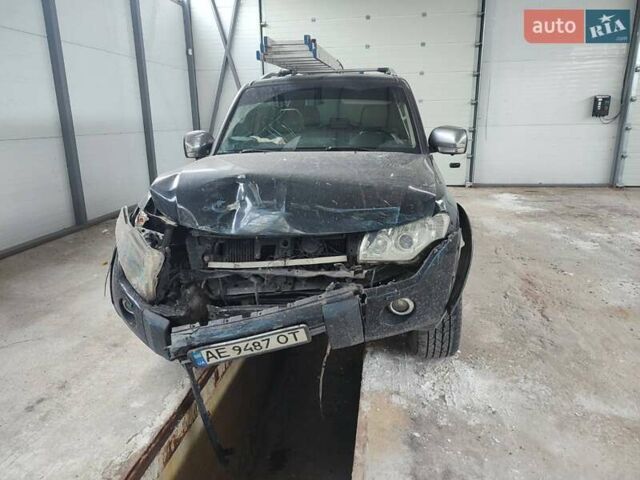 Черный Мицубиси Паджеро, объемом двигателя 3 л и пробегом 320 тыс. км за 6000 $, фото 5 на Automoto.ua