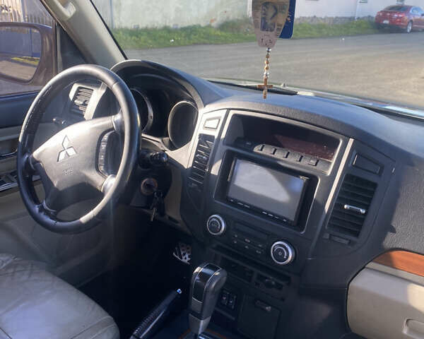 Черный Мицубиси Паджеро, объемом двигателя 3 л и пробегом 326 тыс. км за 8600 $, фото 14 на Automoto.ua