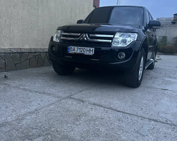 Чорний Міцубісі Паджеро, об'ємом двигуна 3.8 л та пробігом 240 тис. км за 11800 $, фото 1 на Automoto.ua