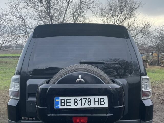 Чорний Міцубісі Паджеро, об'ємом двигуна 3.2 л та пробігом 280 тис. км за 13000 $, фото 4 на Automoto.ua
