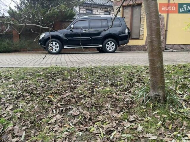 Чорний Міцубісі Паджеро, об'ємом двигуна 3 л та пробігом 260 тис. км за 10800 $, фото 33 на Automoto.ua