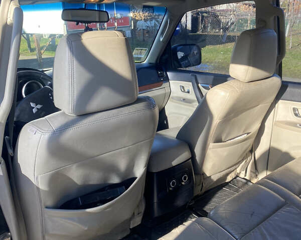 Черный Мицубиси Паджеро, объемом двигателя 3 л и пробегом 326 тыс. км за 8600 $, фото 11 на Automoto.ua