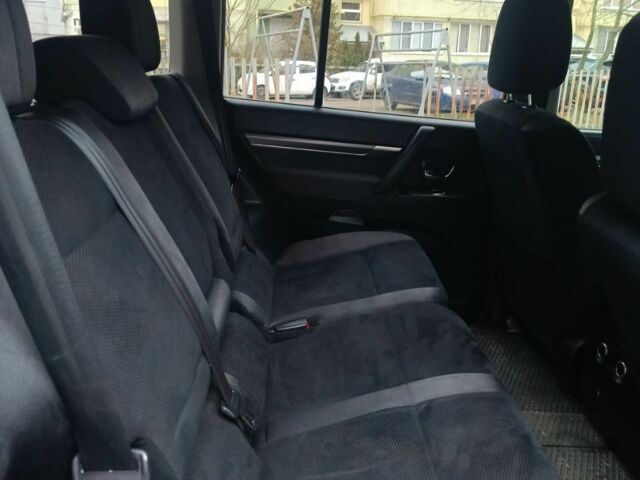 Черный Мицубиси Паджеро, объемом двигателя 3.2 л и пробегом 249 тыс. км за 13500 $, фото 5 на Automoto.ua