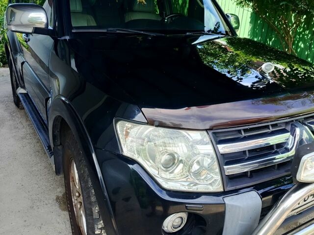 Чорний Міцубісі Паджеро, об'ємом двигуна 3 л та пробігом 344 тис. км за 10700 $, фото 3 на Automoto.ua