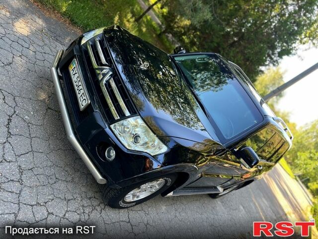 Черный Мицубиси Паджеро, объемом двигателя 3 л и пробегом 250 тыс. км за 10200 $, фото 1 на Automoto.ua