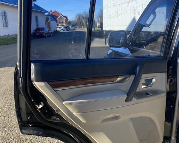 Черный Мицубиси Паджеро, объемом двигателя 3 л и пробегом 326 тыс. км за 8600 $, фото 12 на Automoto.ua