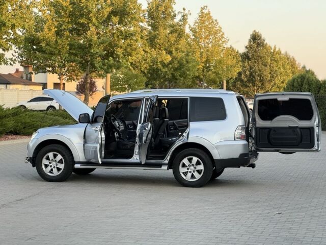 Черный Мицубиси Паджеро, объемом двигателя 2.4 л и пробегом 282 тыс. км за 13000 $, фото 16 на Automoto.ua