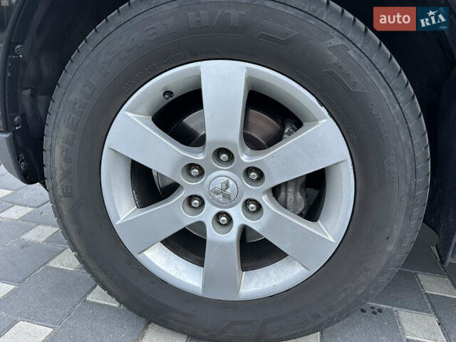 Черный Мицубиси Паджеро, объемом двигателя 3.2 л и пробегом 191 тыс. км за 12999 $, фото 9 на Automoto.ua