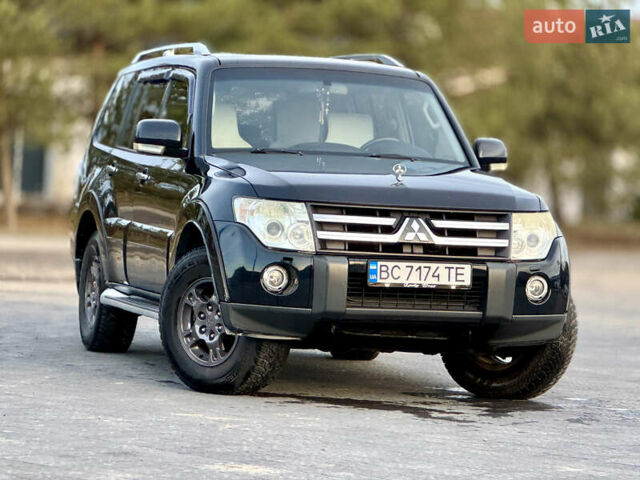 Черный Мицубиси Паджеро, объемом двигателя 3 л и пробегом 275 тыс. км за 9050 $, фото 3 на Automoto.ua
