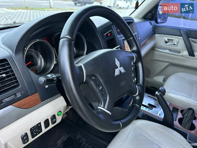 Черный Мицубиси Паджеро, объемом двигателя 3.2 л и пробегом 191 тыс. км за 12999 $, фото 10 на Automoto.ua