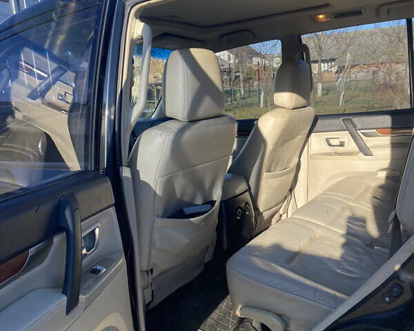 Черный Мицубиси Паджеро, объемом двигателя 3 л и пробегом 326 тыс. км за 8600 $, фото 13 на Automoto.ua