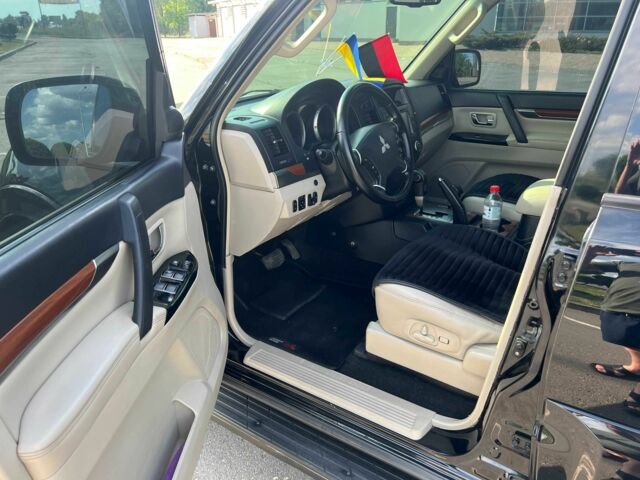 Чорний Міцубісі Паджеро, об'ємом двигуна 3 л та пробігом 219 тис. км за 11500 $, фото 7 на Automoto.ua