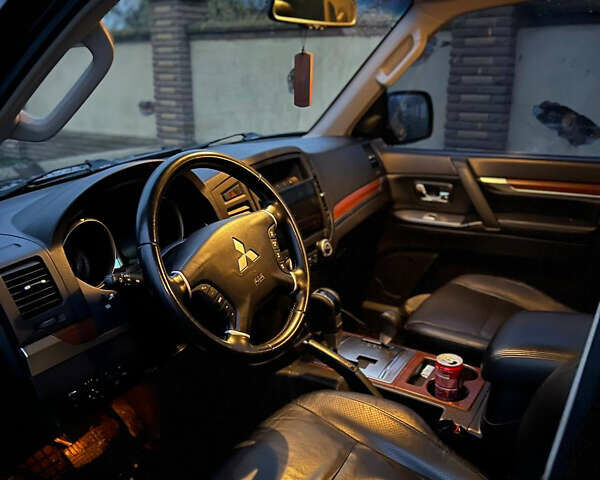 Чорний Міцубісі Паджеро, об'ємом двигуна 3 л та пробігом 169 тис. км за 14150 $, фото 7 на Automoto.ua