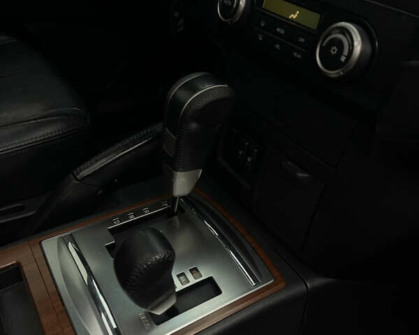 Черный Мицубиси Паджеро, объемом двигателя 3.8 л и пробегом 258 тыс. км за 10900 $, фото 8 на Automoto.ua