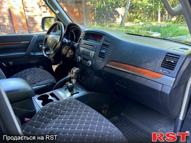 Черный Мицубиси Паджеро, объемом двигателя 3 л и пробегом 250 тыс. км за 10200 $, фото 8 на Automoto.ua