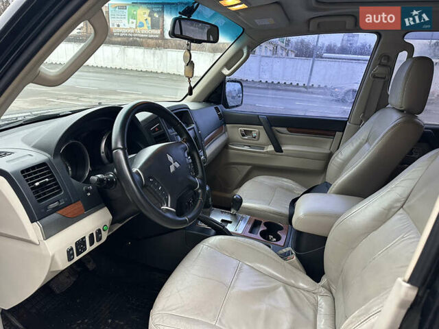Черный Мицубиси Паджеро, объемом двигателя 3.2 л и пробегом 191 тыс. км за 12900 $, фото 9 на Automoto.ua