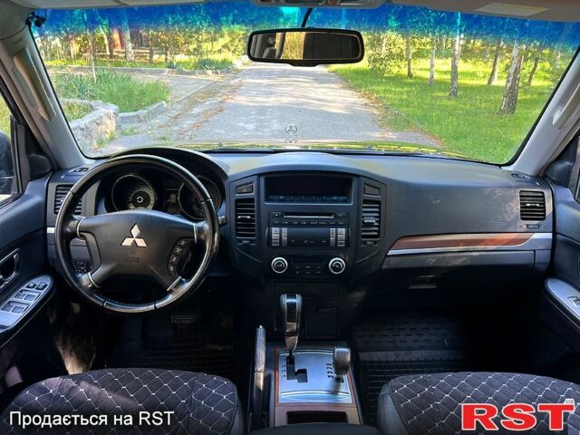 Черный Мицубиси Паджеро, объемом двигателя 3 л и пробегом 250 тыс. км за 10200 $, фото 9 на Automoto.ua