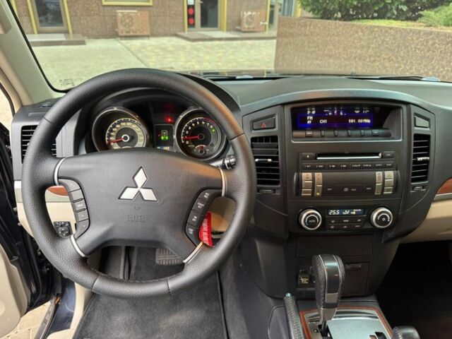 Черный Мицубиси Паджеро, объемом двигателя 3 л и пробегом 280 тыс. км за 10500 $, фото 7 на Automoto.ua