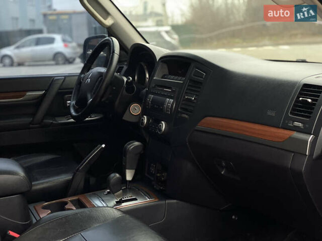 Черный Мицубиси Паджеро, объемом двигателя 2.97 л и пробегом 269 тыс. км за 9500 $, фото 16 на Automoto.ua