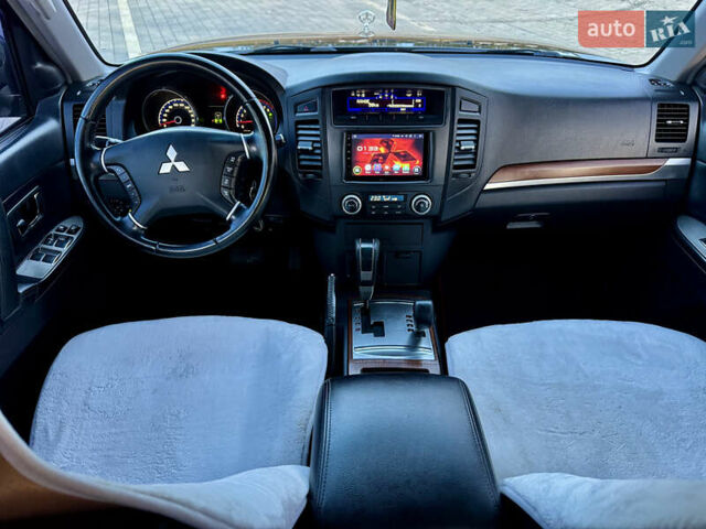 Черный Мицубиси Паджеро, объемом двигателя 3 л и пробегом 275 тыс. км за 9050 $, фото 29 на Automoto.ua