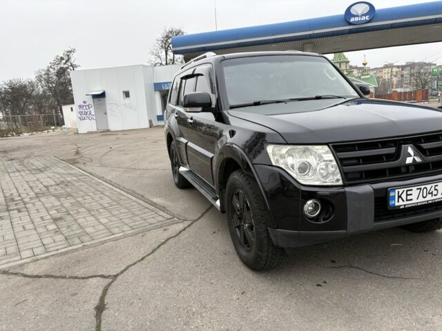 Чорний Міцубісі Паджеро, об'ємом двигуна 3 л та пробігом 192 тис. км за 10500 $, фото 1 на Automoto.ua