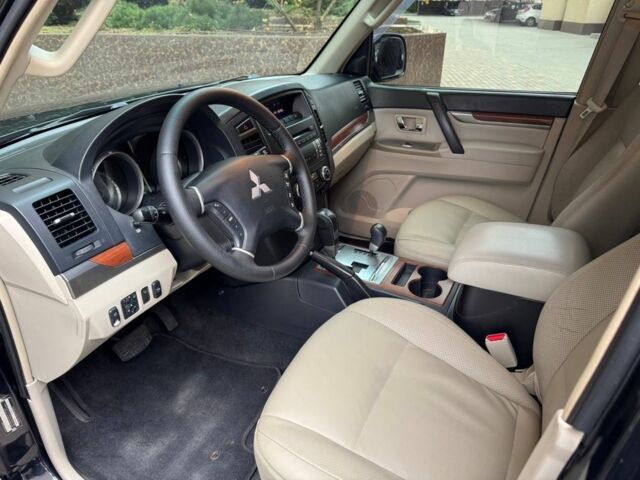 Черный Мицубиси Паджеро, объемом двигателя 3 л и пробегом 280 тыс. км за 10500 $, фото 6 на Automoto.ua