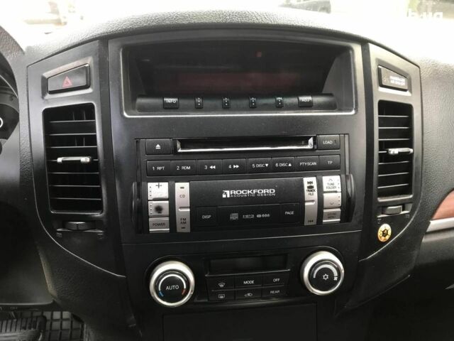 Черный Мицубиси Паджеро, объемом двигателя 3.2 л и пробегом 330 тыс. км за 12790 $, фото 12 на Automoto.ua