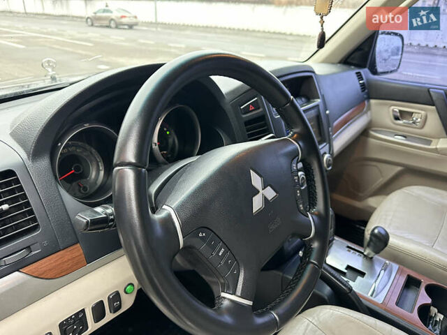 Черный Мицубиси Паджеро, объемом двигателя 3.2 л и пробегом 191 тыс. км за 12900 $, фото 10 на Automoto.ua