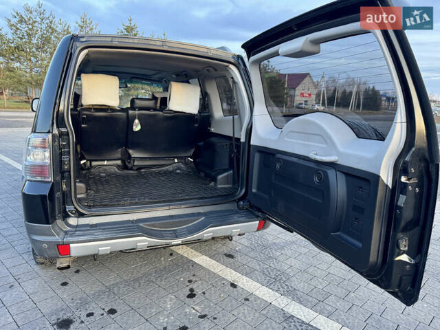 Черный Мицубиси Паджеро, объемом двигателя 3 л и пробегом 275 тыс. км за 9050 $, фото 46 на Automoto.ua