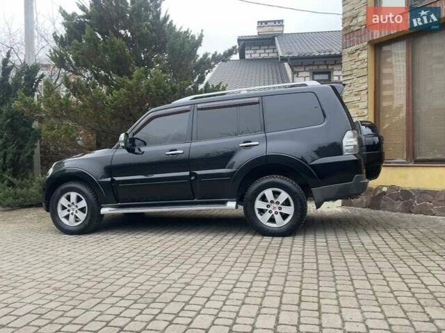 Чорний Міцубісі Паджеро, об'ємом двигуна 3 л та пробігом 260 тис. км за 10800 $, фото 1 на Automoto.ua