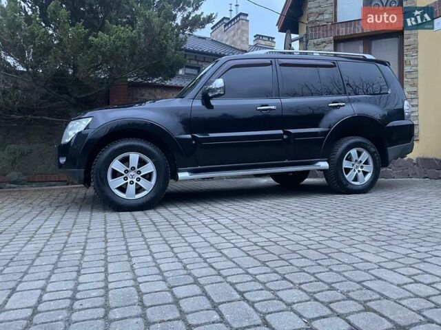 Чорний Міцубісі Паджеро, об'ємом двигуна 3 л та пробігом 260 тис. км за 10800 $, фото 68 на Automoto.ua