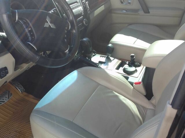 Чорний Міцубісі Паджеро, об'ємом двигуна 3 л та пробігом 47 тис. км за 17800 $, фото 4 на Automoto.ua