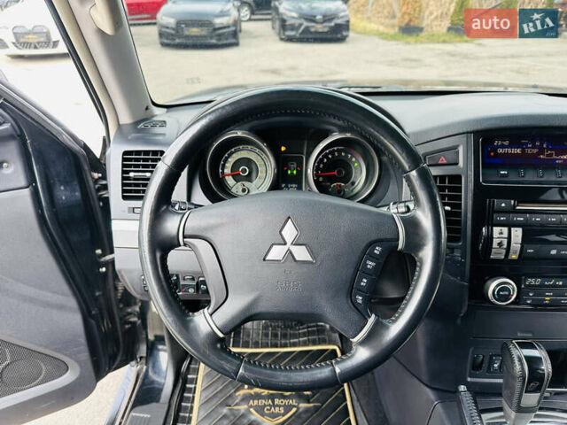 Черный Мицубиси Паджеро, объемом двигателя 2.97 л и пробегом 241 тыс. км за 11900 $, фото 26 на Automoto.ua