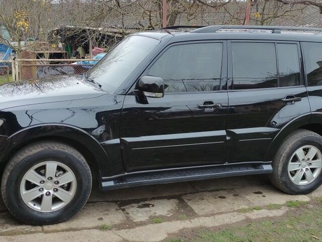 Черный Мицубиси Паджеро, объемом двигателя 3 л и пробегом 262 тыс. км за 10900 $, фото 1 на Automoto.ua