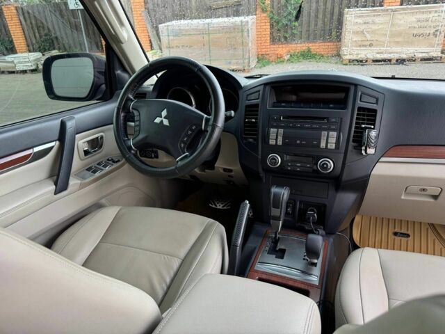 Чорний Міцубісі Паджеро, об'ємом двигуна 3 л та пробігом 47 тис. км за 17800 $, фото 14 на Automoto.ua