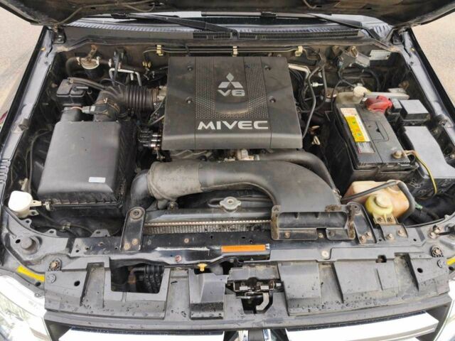 Міцубісі Паджеро 2007 у Києві на Automoto.ua Чорний Міцубісі Паджеро, об'ємом двигуна 3.8 л та пробігом 240 тис. км за 11500 $, фото 8 на Automoto.ua