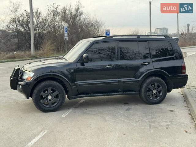Чорний Міцубісі Паджеро, об'ємом двигуна 3.8 л та пробігом 260 тис. км за 10500 $, фото 4 на Automoto.ua
