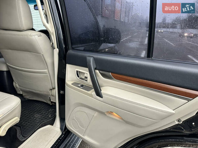 Черный Мицубиси Паджеро, объемом двигателя 3.2 л и пробегом 191 тыс. км за 12900 $, фото 16 на Automoto.ua