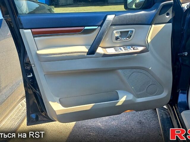 Черный Мицубиси Паджеро, объемом двигателя 3.8 л и пробегом 278 тыс. км за 11200 $, фото 10 на Automoto.ua