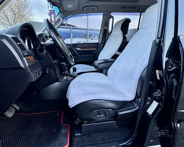 Черный Мицубиси Паджеро, объемом двигателя 3 л и пробегом 275 тыс. км за 9050 $, фото 21 на Automoto.ua