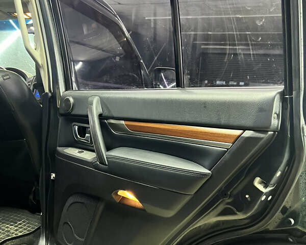 Черный Мицубиси Паджеро, объемом двигателя 3 л и пробегом 320 тыс. км за 9900 $, фото 39 на Automoto.ua