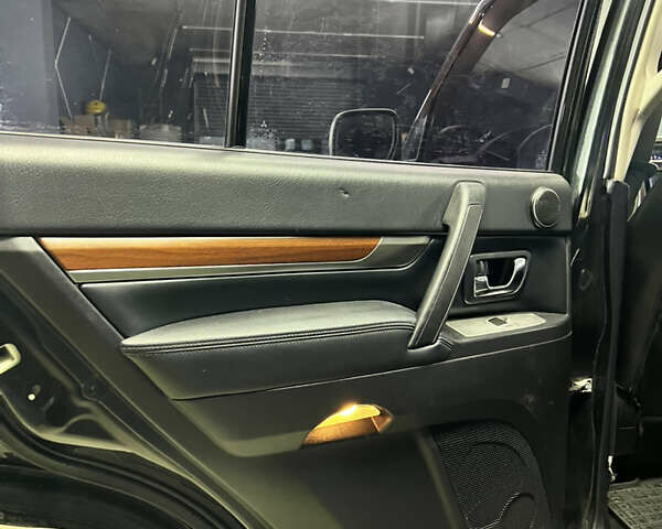 Черный Мицубиси Паджеро, объемом двигателя 3 л и пробегом 320 тыс. км за 9900 $, фото 36 на Automoto.ua