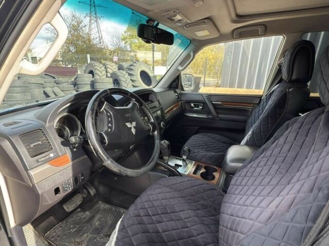 Чорний Міцубісі Паджеро, об'ємом двигуна 0 л та пробігом 300 тис. км за 12500 $, фото 4 на Automoto.ua