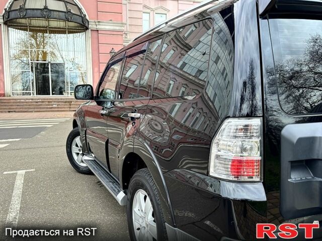 Чорний Міцубісі Паджеро, об'ємом двигуна 3 л та пробігом 124 тис. км за 10700 $, фото 5 на Automoto.ua