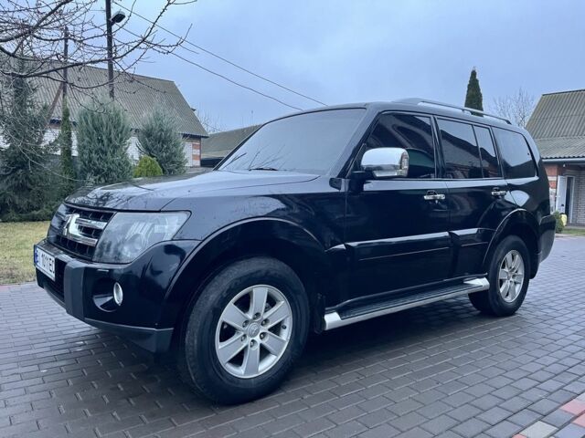 Черный Мицубиси Паджеро, объемом двигателя 3 л и пробегом 270 тыс. км за 11200 $, фото 1 на Automoto.ua