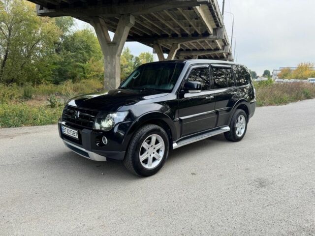 Черный Мицубиси Паджеро, объемом двигателя 3 л и пробегом 300 тыс. км за 11000 $, фото 1 на Automoto.ua