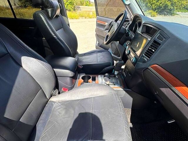 Черный Мицубиси Паджеро, объемом двигателя 3 л и пробегом 210 тыс. км за 12500 $, фото 7 на Automoto.ua